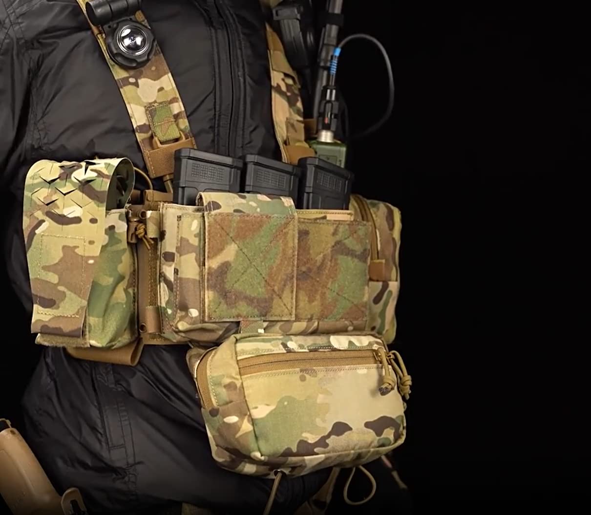 Multifunctional Tactical Pouch for Magazines and Radio